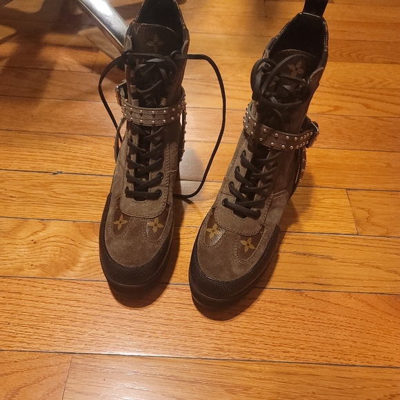 Louis Vuitton boots - Picture 2 of 9
